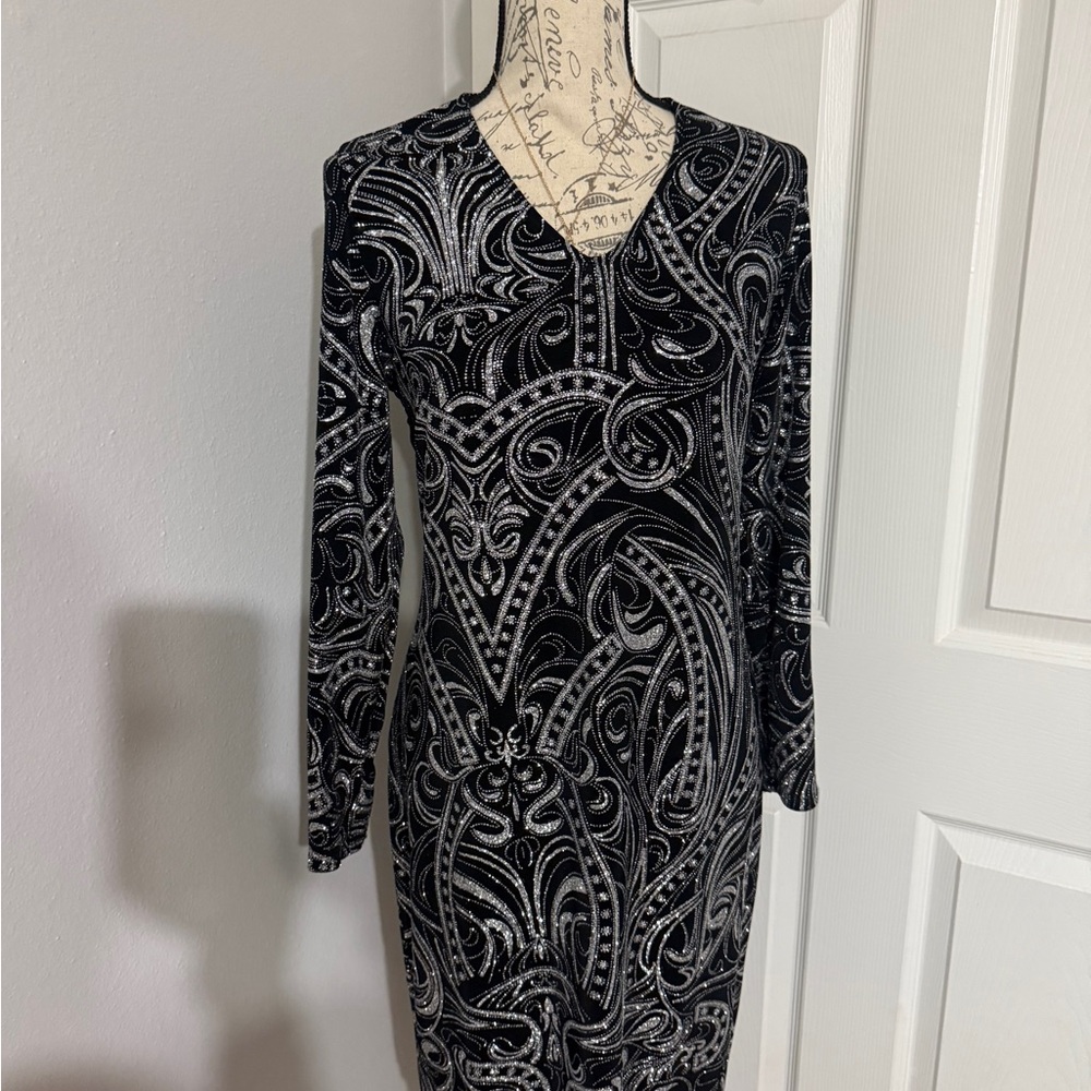 Blu Sage Black and White Long Sleeve V-Neck Sheath Dress